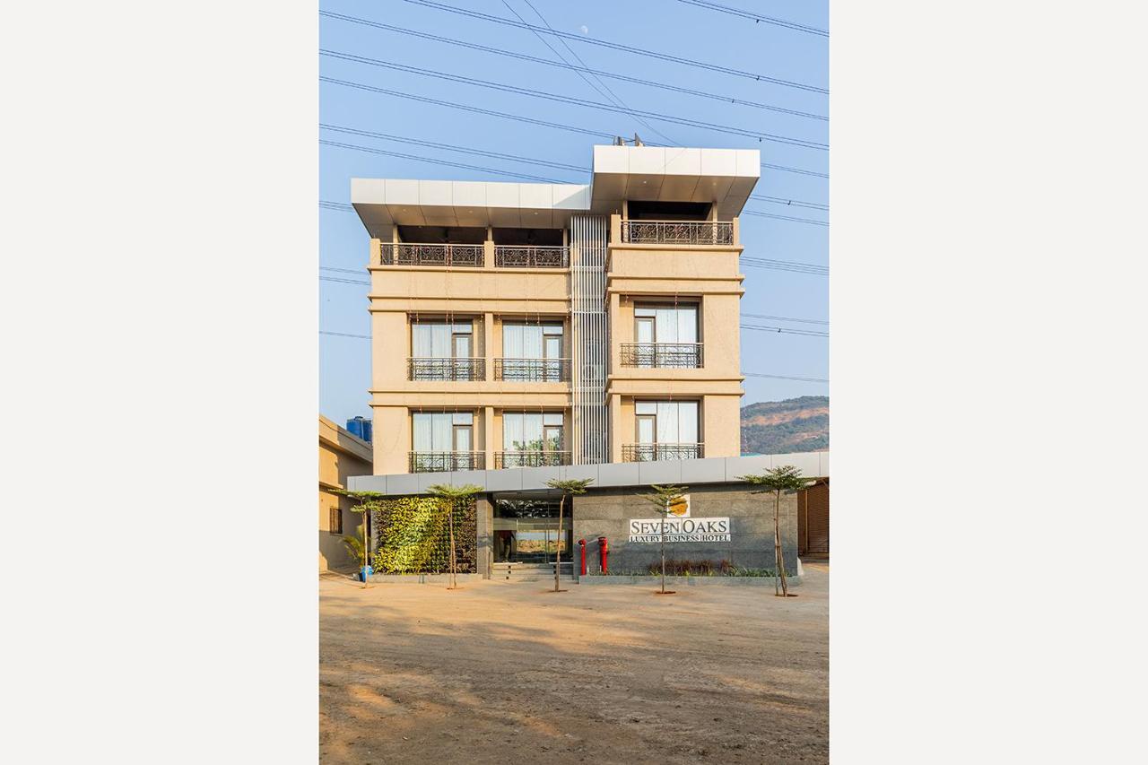 Hotel Seven Oaks Нави Мумбай Екстериор снимка