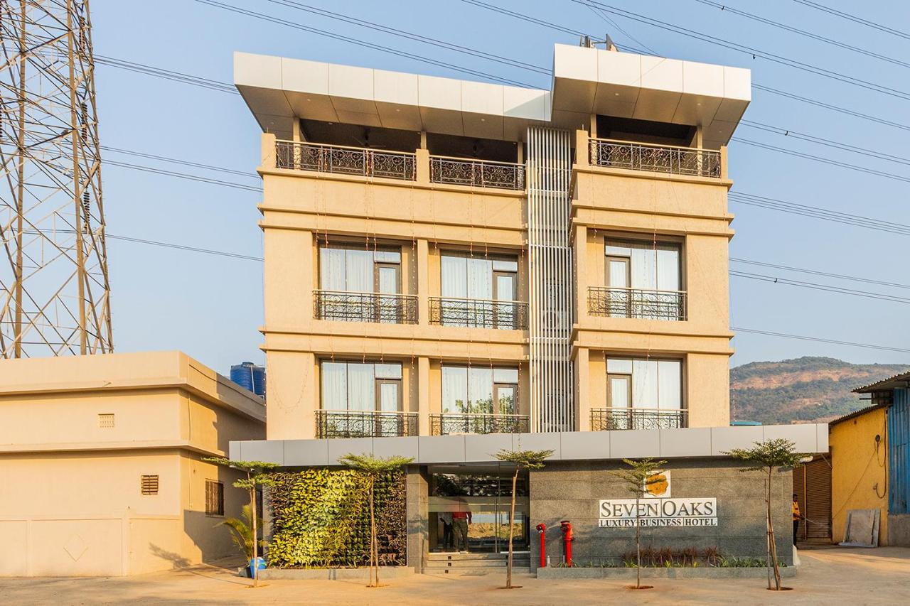 Hotel Seven Oaks Нави Мумбай Екстериор снимка